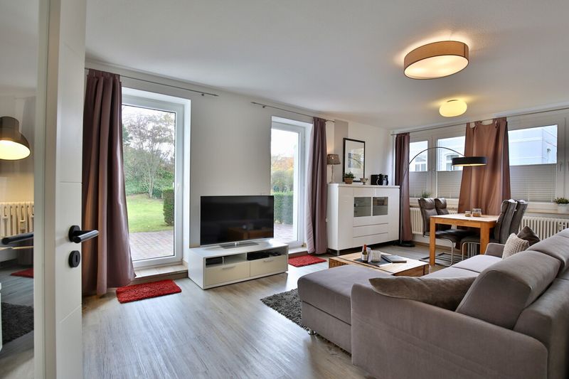 EG-Wohnung mit riesiger Terrasse und Top-Ausstattung